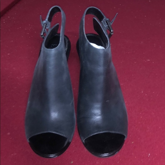 ralph lauren heels - Picture 3 of 4